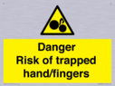 danger-risk-of-trapped-handfingers~